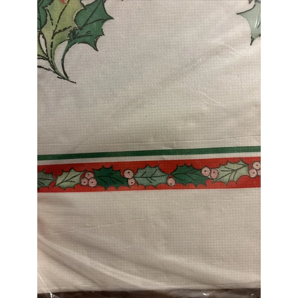 VTG Reed Christmas Table‎ Cover Poinsettia Berries Paper Tablecloth 52
